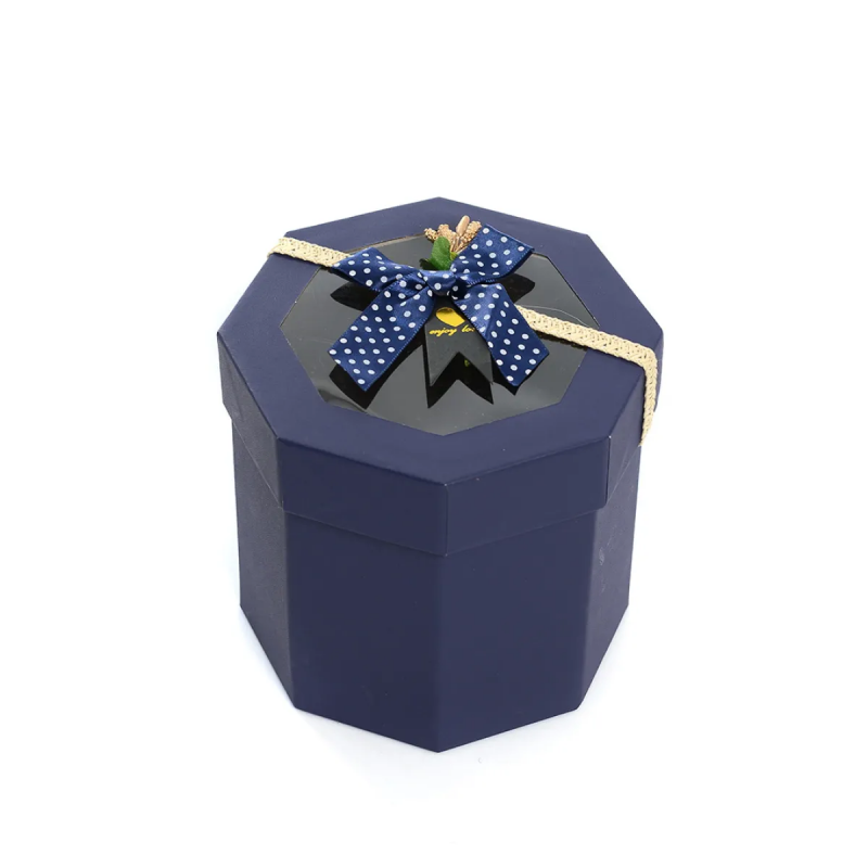 Подаръчна кутия с панделка