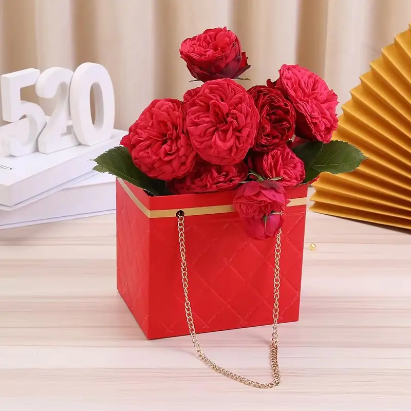 Подаръчна кутия Чантичка с дръжки от синджир