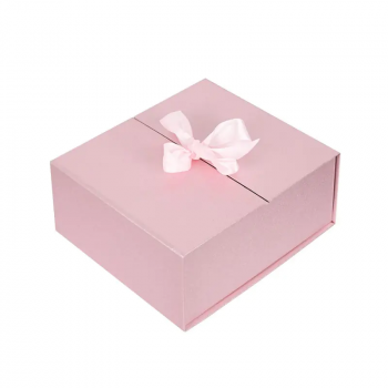 Подаръчна кутия с панделка в розово