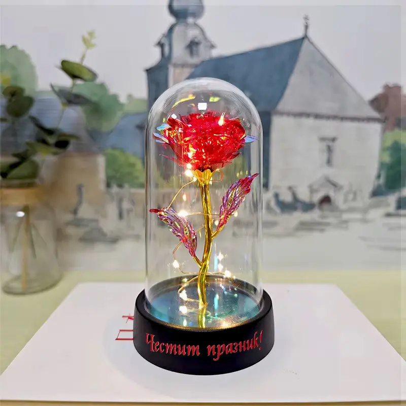 Роза с послание Честит Празник в стъклен купол със LED светлини