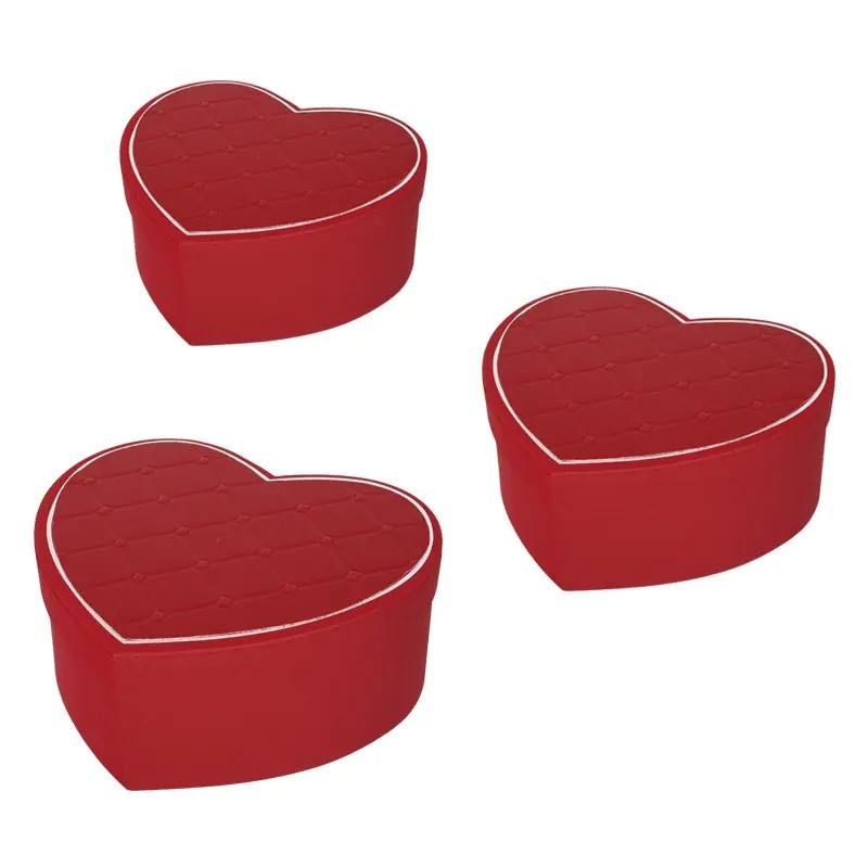 Подаръчна кутия Сърце в червено с релефен капак