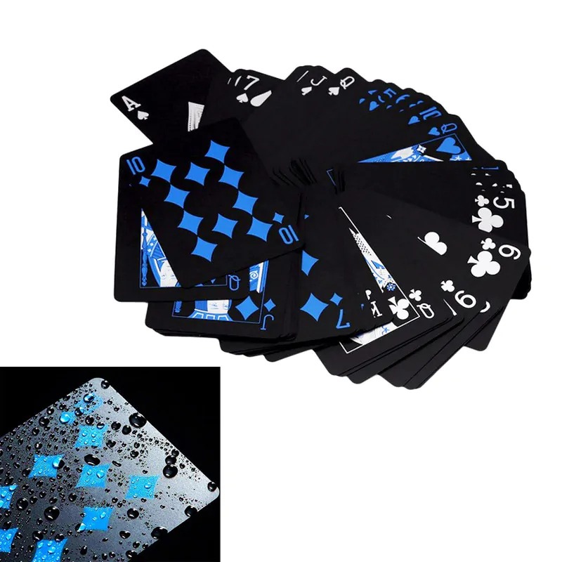 Подаръчен комплект с чаша и луксозни водоустойчиви черни PVC карти