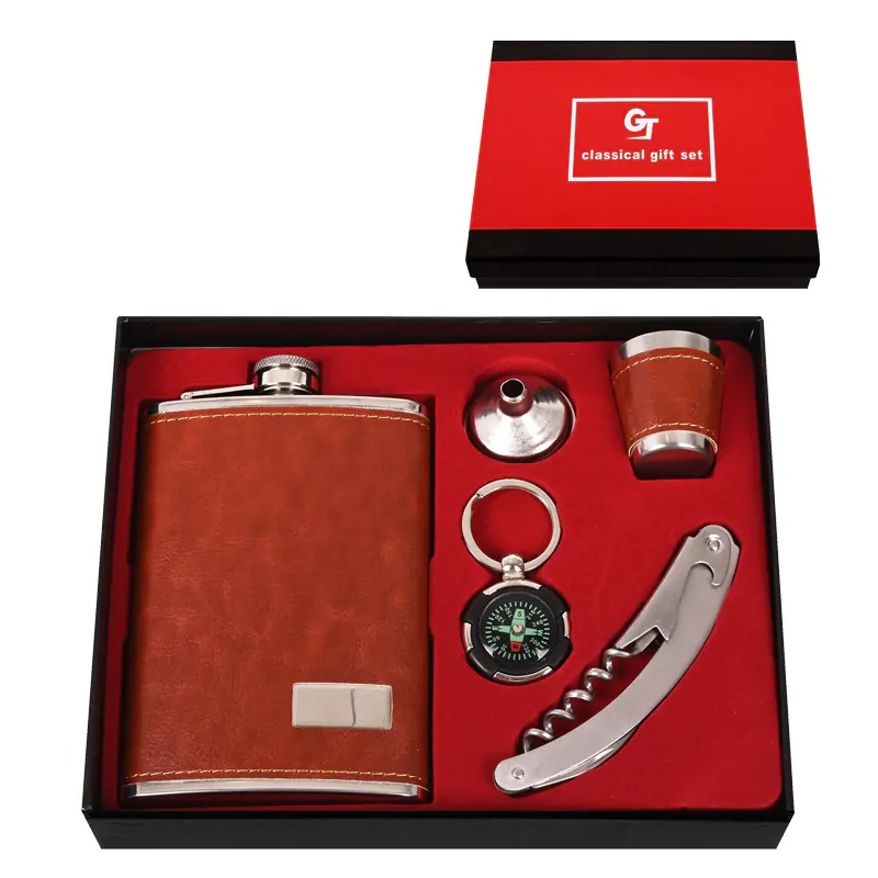 Комплект манерка с аксесоари /кожа и метал/