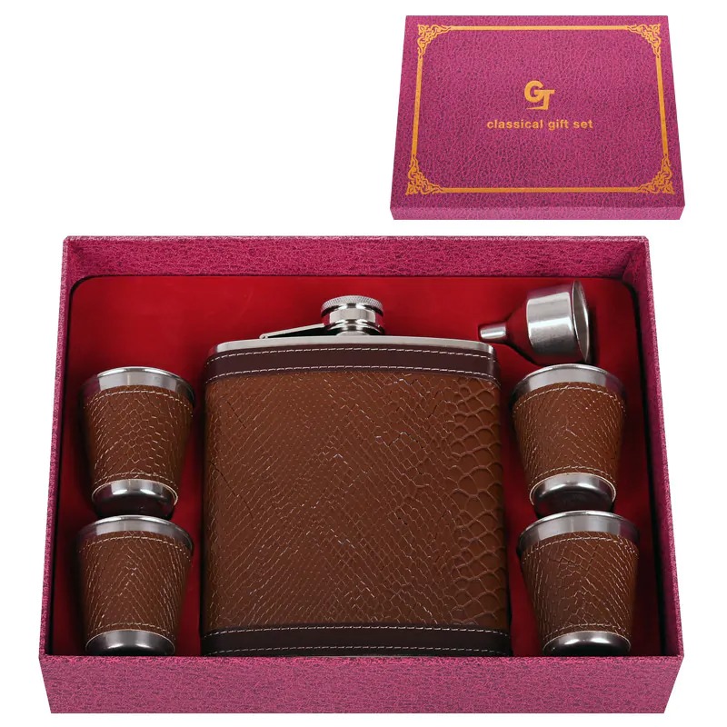 Комплект манерка с аксесоари /кожа и метал/