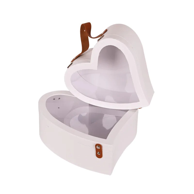 Подаръчна 2 в 1 кутия Сърце с прозрачен капак в бяло