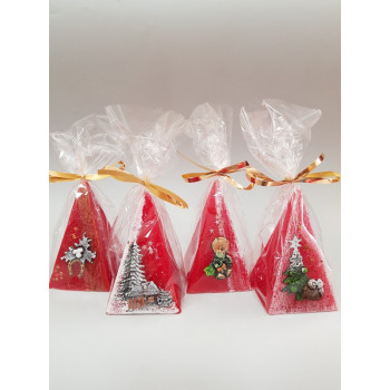 Коледна свещ пирамида с декорация, червена