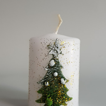 Коледна свещ цилиндър с декорация елха, бяла