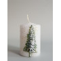 Бяла коледна свещ цилиндър с декорация елха
