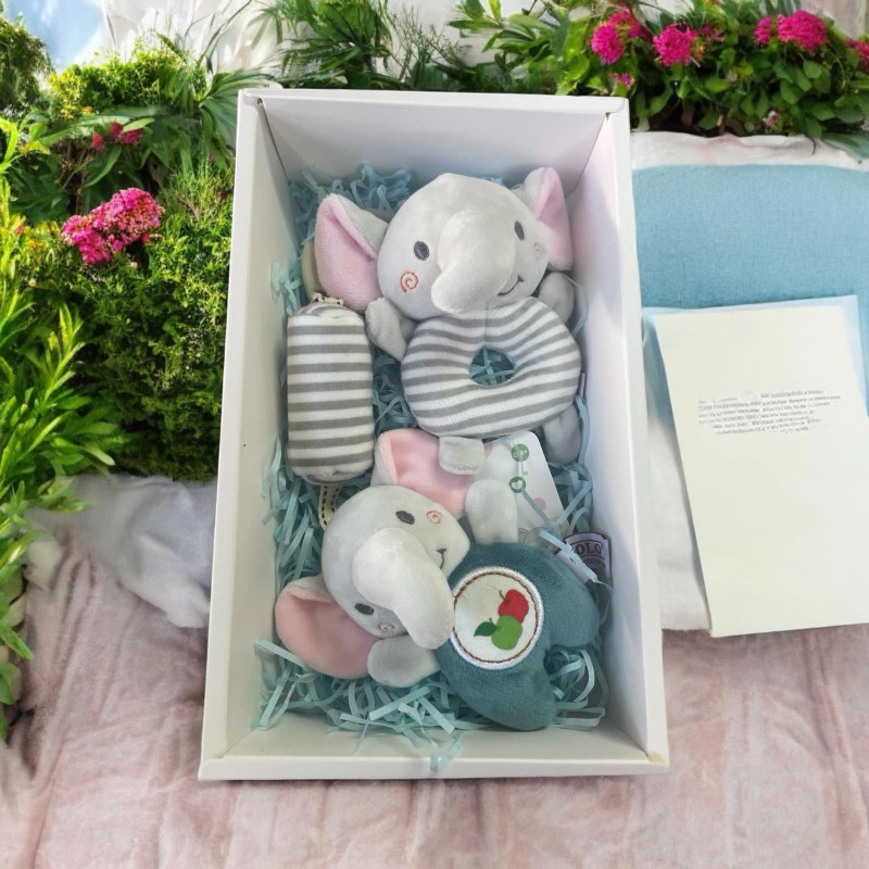 Подаръчен комплект за бебе момче - Дрънкалка Слонче